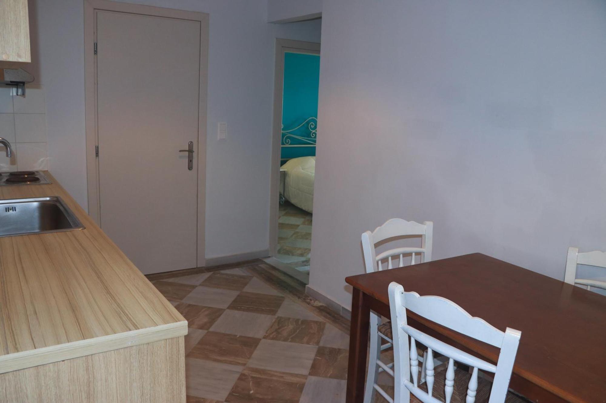 Kouros Hill Aparthotel Xirokastellon Exterior photo