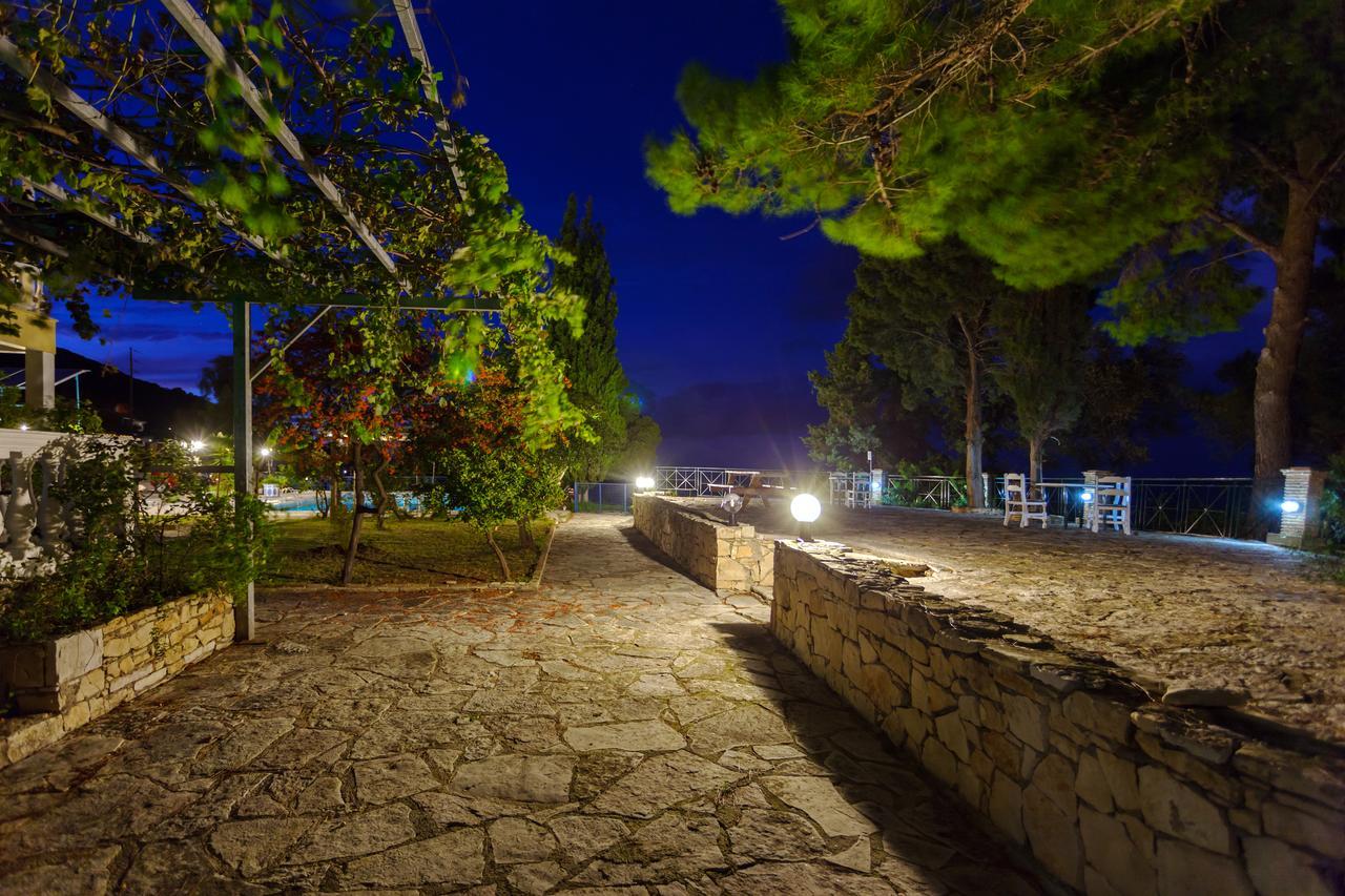Kouros Hill Aparthotel Xirokastellon Exterior photo
